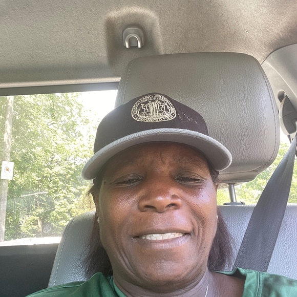 Meet your Posher, Laurie - Picture 1 of 1